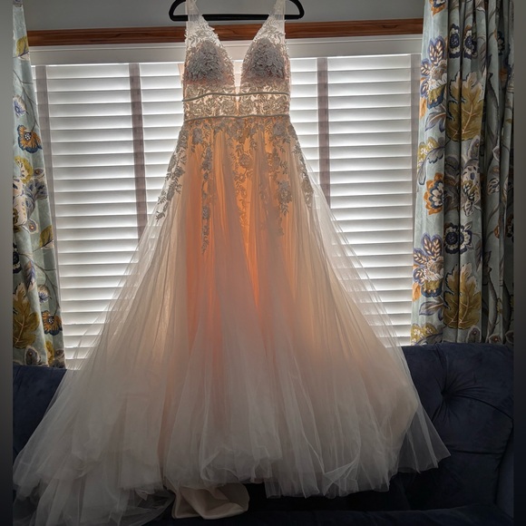 Blu Bridal MORILEE ROSA 5763 Romantic Boho Ivory A-line Wedding Gown Dress 12 - Picture 3 of 16